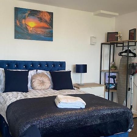 Bv Cosy Studio Eleven At Deighton Huddersfield Apartment Exterior photo