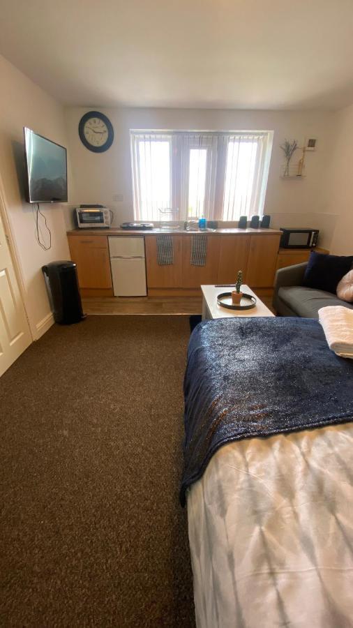 Bv Cosy Studio Eleven At Deighton Huddersfield Apartment Exterior photo