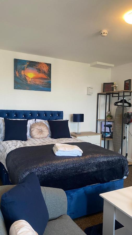 Bv Cosy Studio Eleven At Deighton Huddersfield Apartment Exterior photo